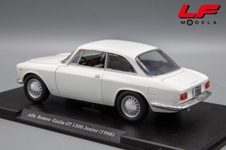 1:24 Alfa Romeo Giulia GT 1300 - Auto Vintage
