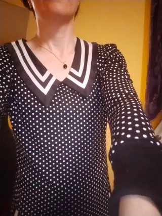 Vestido de lunares blanco y negro