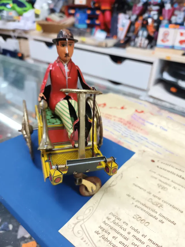 Macchina di latta Paya 990 con figura di Chaplin certificata