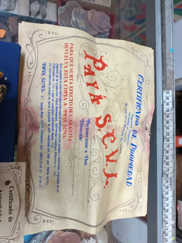 Macchina di latta Paya 990 con figura di Chaplin certificata