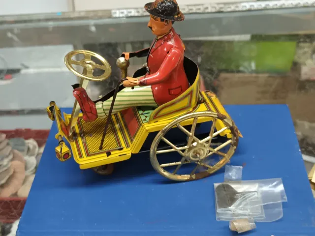 Macchina di latta Paya 990 con figura di Chaplin certificata