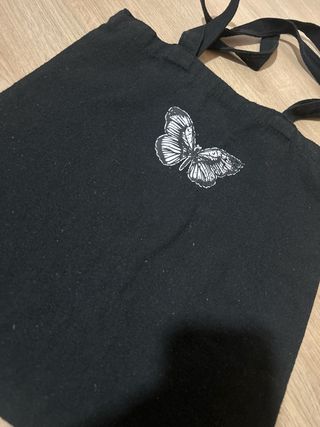 Bolso negro con mariposa
