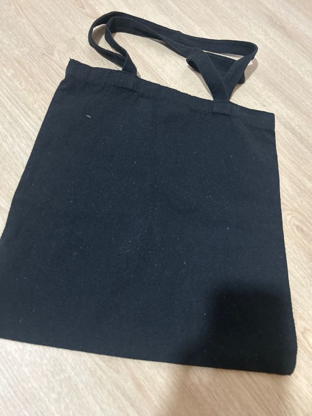 Bolso negro con mariposa