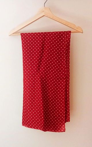 Fular seda rojo lunares