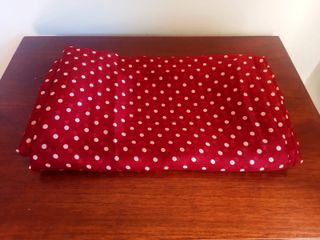 Fular seda rojo lunares