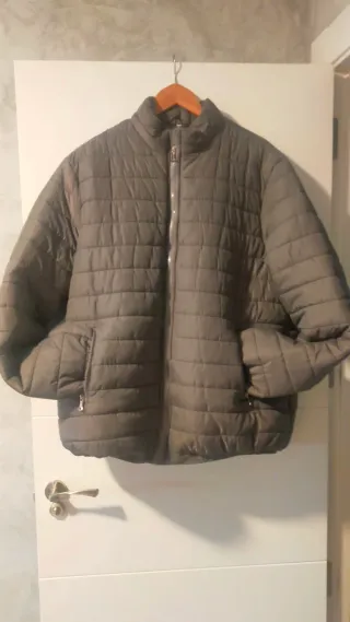 Chaqueta acolchada gris talla XXL Fue regalo no me