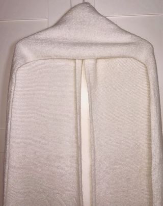 Bufanda blanca de lana y lentejuelas, Zara