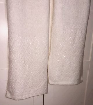 Bufanda blanca de lana y lentejuelas, Zara