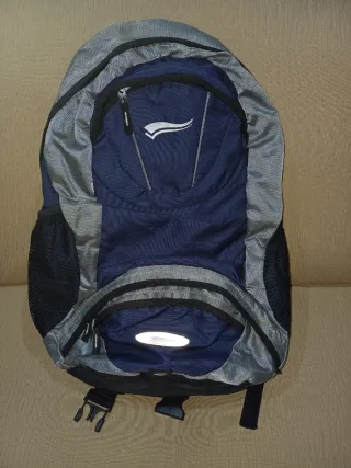 Mochila azul y gris sin marca