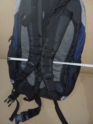 Mochila azul y gris sin marca