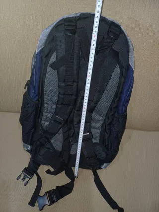 Mochila azul y gris sin marca