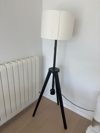 Lámpara de pie Ikea LAUTERS marrón fresno