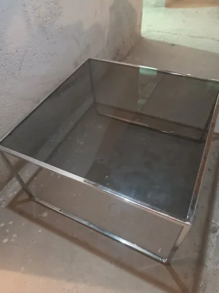 Tavolo da centro in metallo e cristallo