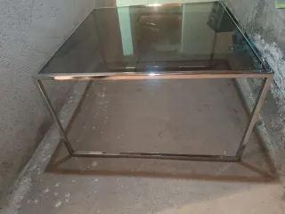 Tavolo da centro in metallo e cristallo