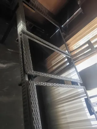 Mesa de jardín de ratán y vidreo negro.extensible