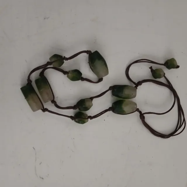 Collare prezioso in giada con cordino