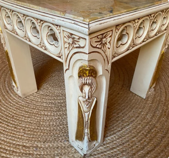 Mesa auxiliar mármol gótico crema y oro