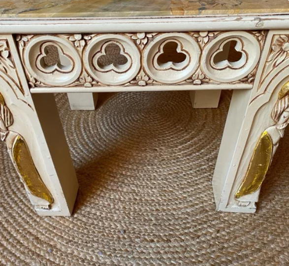 Mesa auxiliar mármol gótico crema y oro
