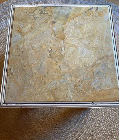 Mesa auxiliar mármol gótico crema y oro