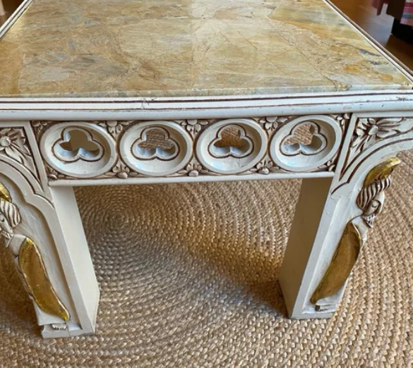 Mesa auxiliar mármol gótico crema y oro