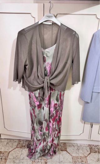 Vestito con scialle floreale