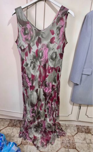 Vestito con scialle floreale