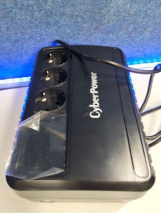 UPS CyberPower BU650E 650VA 360W 3 salidas AC