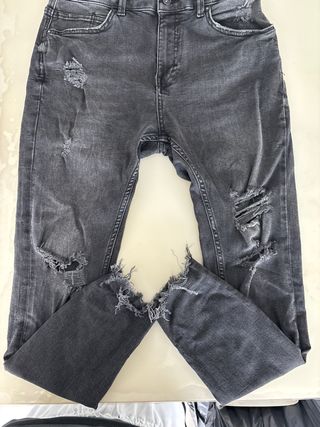 Pantalón vaquero gris