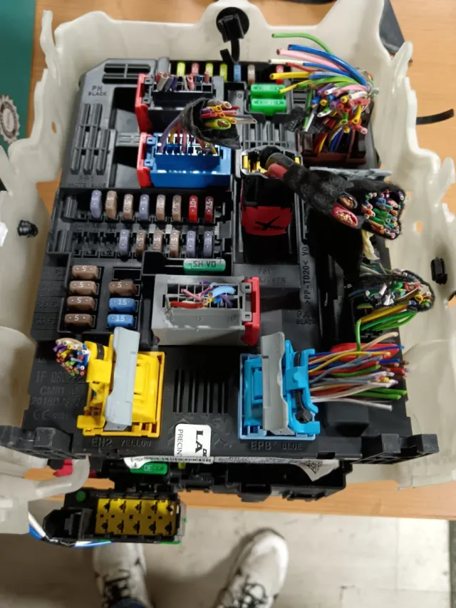 BSI-EL3-CEM00 ECU Coche