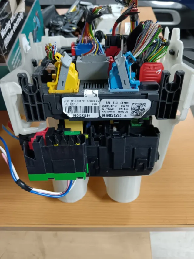 BSI-EL3-CEM00 ECU Coche