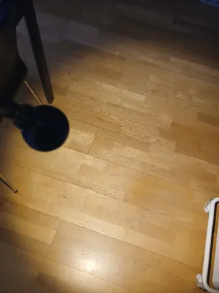 Lámpara de pie negra de Ikea flexible