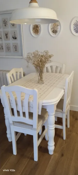 Conjunto de mesa y sillas de madera maciza