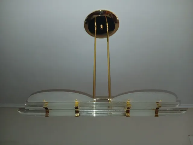 Lámpara de salón dorada y cristal