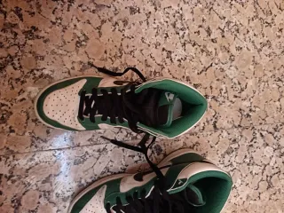 Nike Verdes y Blancas