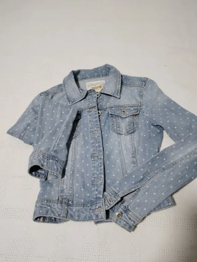 Cazadora vaquera con estampado vintage de lunares
