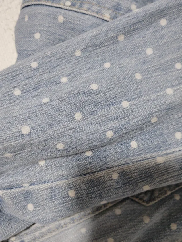 Cazadora vaquera con estampado vintage de lunares