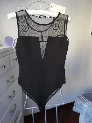 Body negro crepe y tul Zara