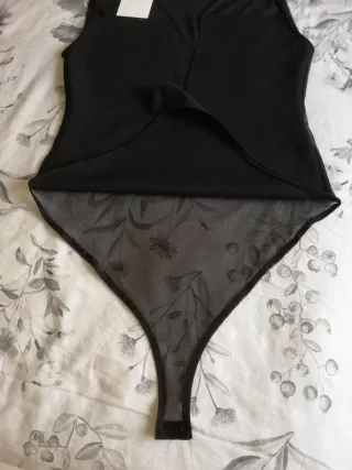 Body negro crepe y tul Zara