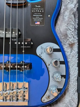 Fender Precision American Ultra II Noble Blue