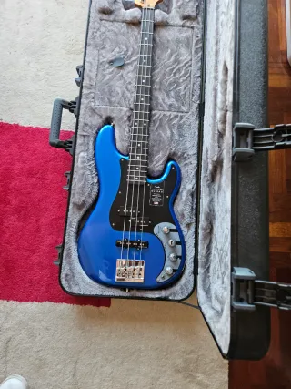 Fender Precision American Ultra II Noble Blue