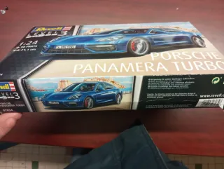 Maqueta Revell Porsche Panamera Turbo Nivel 3