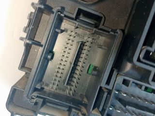 CAJA RELES / FUSIBLES OPEL CORSA D