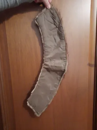 Collo pelo con gancetti di chiusura