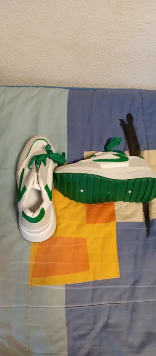 Botines blancos y verdes