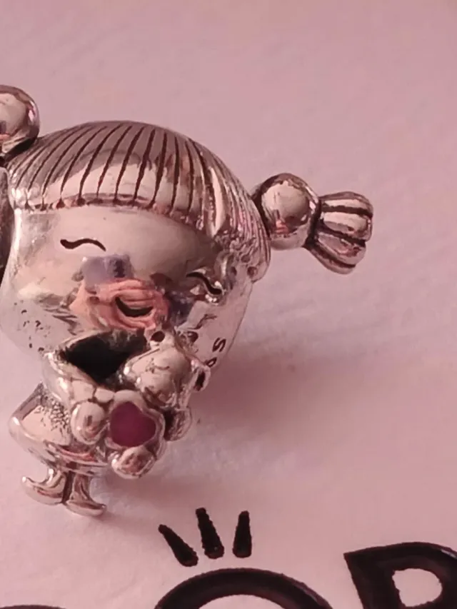 Charm Pandora Niña con Osito Rosa