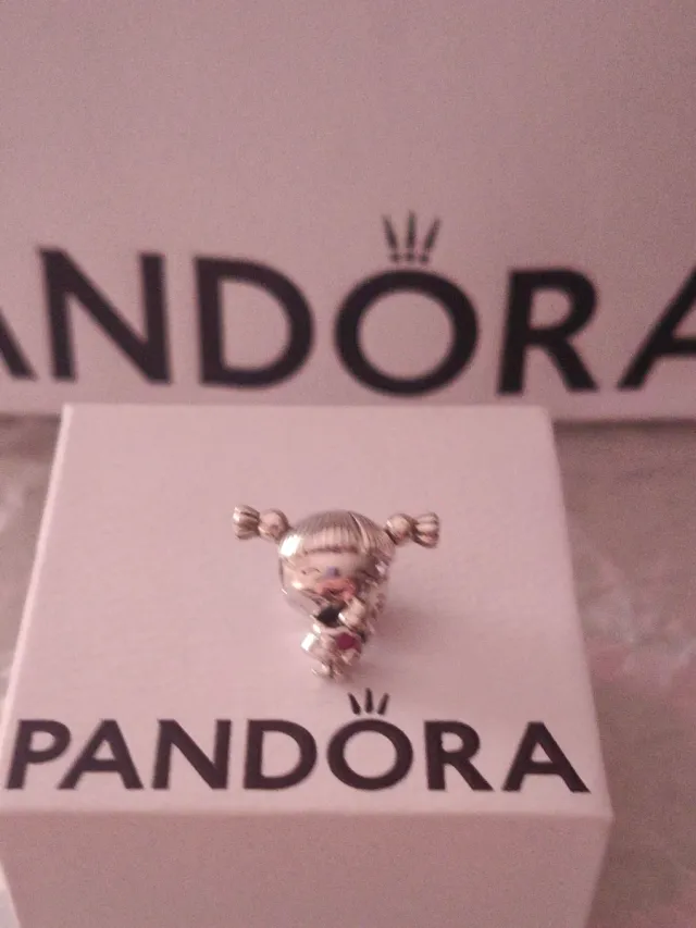 Charm Pandora Niña con Osito Rosa