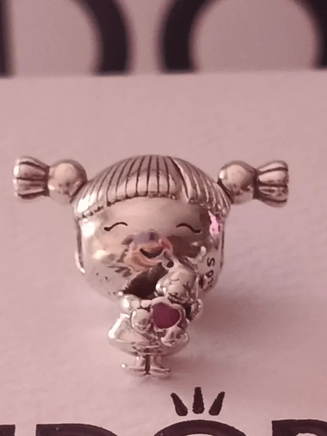 Charm Pandora Niña con Osito Rosa