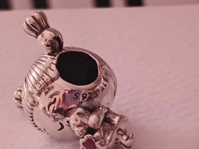 Charm Pandora Niña con Osito Rosa