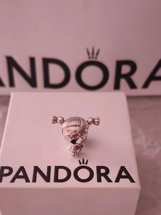 Charm Pandora Niña con Osito Rosa