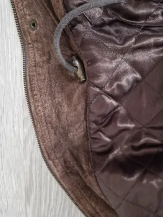 Chaqueta de ante con capucha y pelo